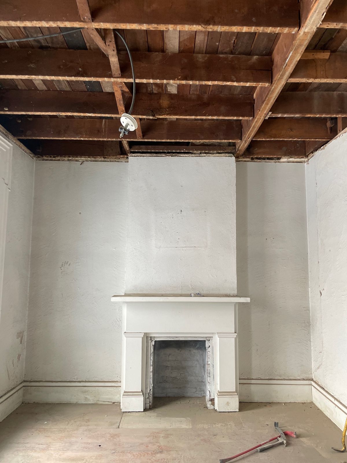 Upper room & fireplace